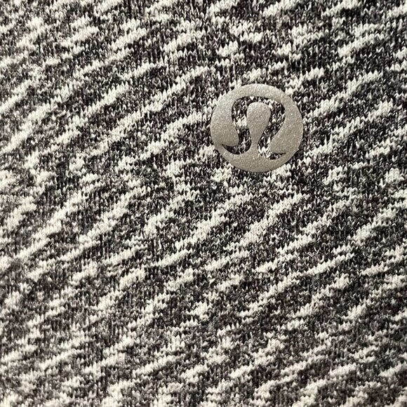 LULULEMON ATHLETICA Women's Longsleeve Top Grey/White Colors Size 8 NWOT - Picture 5 of 7